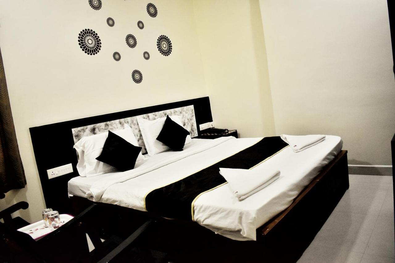 Skyotel Hotels & Banquets Vijayawada Bagian luar foto